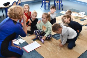 Na zdjęciu dzieci w czasie zajęć.