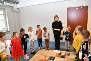 Na zdjęciu dzieci w czasie zajęć.