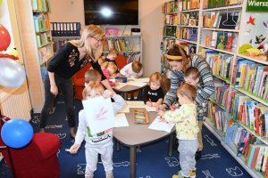 Na zdjęciu dzieci w czasie zajęć.