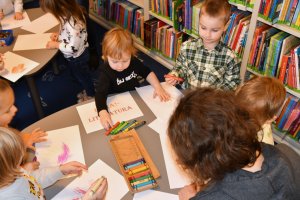 Na zdjęciu dzieci w czasie zajęć.