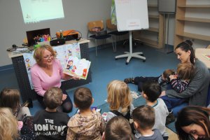 Na zdjęciu dzieci w czasie zajęć.