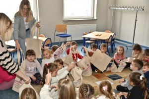 Na zdjęciu dzieci w czasie zajęć.