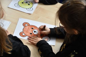 Na zdjęciu dzieci w czasie zajęć.