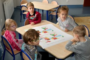 Na zdjęciu dzieci w czasie zajęć.