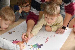 Na zdjęciu dzieci w czasie zajęć.