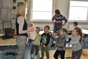 Na zdjęciu dzieci w czasie zajęć.