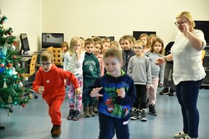 Na zdjęciu dzieci w czasie zajęć.