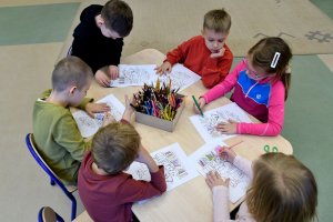 Na zdjęciu dzieci w czasie zajęć.