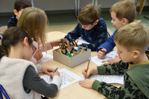 Na zdjęciu dzieci w czasie zajęć.