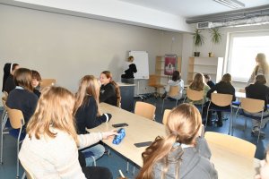 Na zdjęciu młodzież w czasie zajęć.