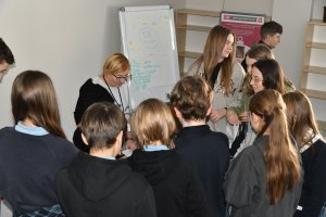 Na zdjęciu młodzież w czasie zajęć.