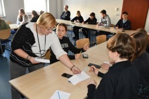 Na zdjęciu młodzież w czasie zajęć.