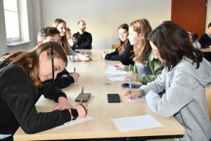 Na zdjęciu młodzież w czasie zajęć.