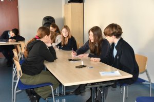 Na zdjęciu młodzież w czasie zajęć.