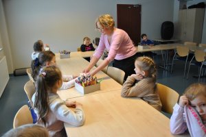 Na zdjęciu dzieci w czasie zajęć.