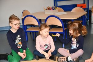 Na zdjęciu dzieci w czasie zajęć.