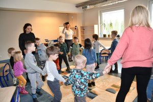 Na zdjęciu dzieci w czasie zajęć.