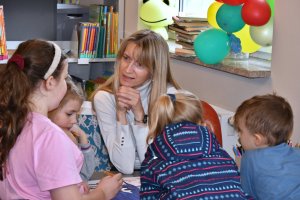 Na zdjęciu dzieci w czasie zajęć.