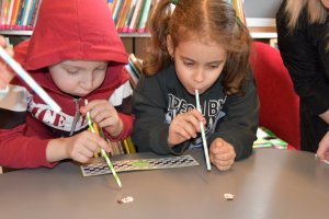 Na zdjęciu dzieci w czasie zajęć.