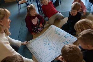 Na zdjęciu dzieci w czasie zajęć.