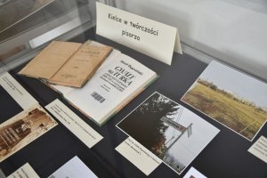 Na zdjęciu elementy wystawy.