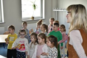 Na zdjęciu dzieci w czasie zajęć.