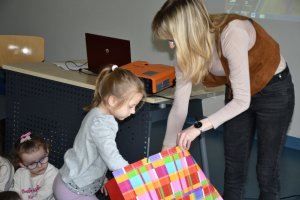 Na zdjęciu dzieci w czasie zajęć.