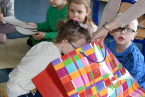 Na zdjęciu dzieci w czasie zajęć.