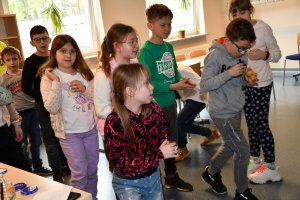 Na zdjęciu dzieci w czasie zajęć.