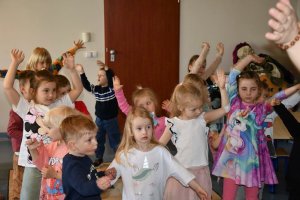 Na zdjęciu dzieci w czasie zajęć.