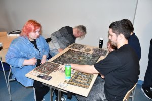 Na zdjęciu uczestnicy Wielkiego Boju Planszówkowego.