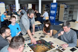 Na zdjęciu uczestnicy Wielkiego Boju Planszówkowego.