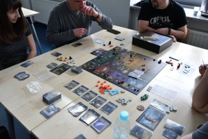 Na zdjęciu uczestnicy Wielkiego Boju Planszówkowego.