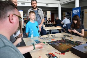 Na zdjęciu uczestnicy Wielkiego Boju Planszówkowego.