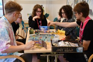 Na zdjęciu uczestnicy Wielkiego Boju Planszówkowego.