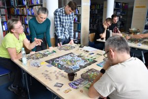 Na zdjęciu uczestnicy Wielkiego Boju Planszówkowego.