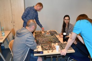 Na zdjęciu uczestnicy Wielkiego Boju Planszówkowego.