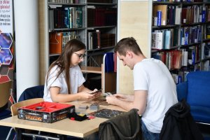 Na zdjęciu uczestnicy Wielkiego Boju Planszówkowego.