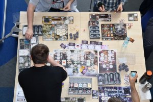 Na zdjęciu uczestnicy Wielkiego Boju Planszówkowego.