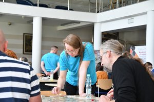 Na zdjęciu uczestnicy Wielkiego Boju Planszówkowego.