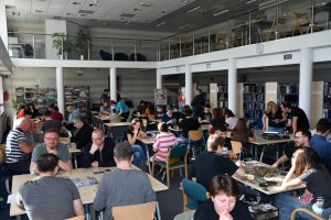 Na zdjęciu uczestnicy Wielkiego Boju Planszówkowego.