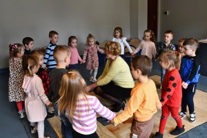 Na zdjęciu dzieci w czasie zajęć.