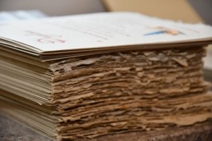 Na zdjęciu elementy warsztatu papierniczego.