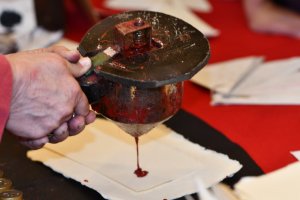 Na zdjęciu elementy warsztatu papierniczego.