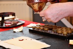 Na zdjęciu elementy warsztatu papierniczego.