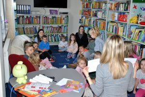 Na zdjęciu dzieci w czasie zajęć.