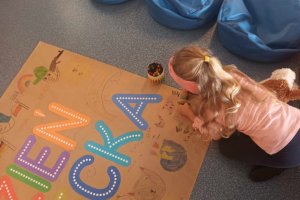 Na zdjęciu dzieci w czasie zajęć.