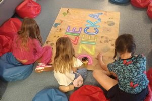 Na zdjęciu dzieci w czasie zajęć.