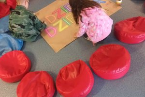 Na zdjęciu dzieci w czasie zajęć.