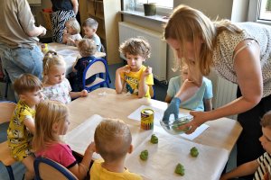 Na zdjęciu dzieci w czasie zajęć.